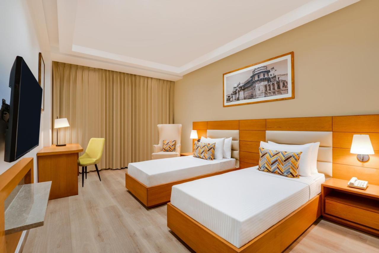 Lemon Tree Hotel Agra Shikohabad Buitenkant foto