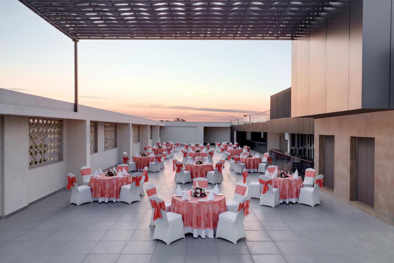 Lemon Tree Hotel Agra Shikohabad Buitenkant foto